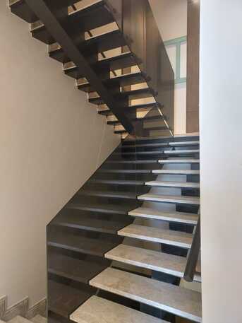 Riyadh, Construction, للحدادة و المونيم،الذجاج