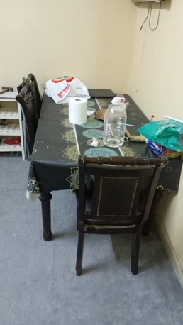 Jeddah, Furniture, Sar 300,  King Size Bed 🛏️, Dining Table, Almira Big Size And One Small Bed