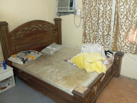 Jeddah, Furniture, Sar 300,  King Size Bed 🛏️, Dining Table, Almira Big Size And One Small Bed