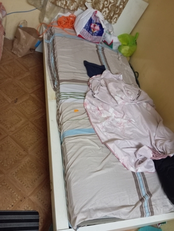 Jeddah, Furniture, Sar 300,  King Size Bed 🛏️, Dining Table, Almira Big Size And One Small Bed