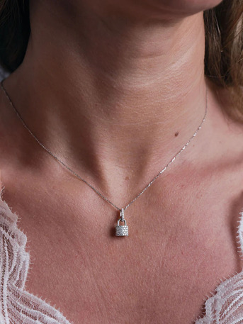 London, Jewelry, GBP 1000,  Primium Quality Padlock Diamond Statement Necklaces In London