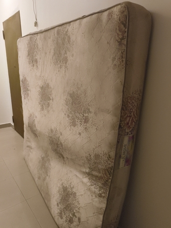 Riyadh, Household Items, SAR 100,  Supreme King-Size Mattress, Lightly Used, Premium Comfort And Support. Ideal For Expat Hom