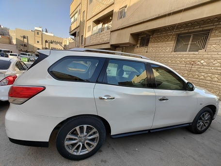 Riyadh, Vehicles, Cars & Trucks , SAR 25000,  Nissan Pathfinder,  2014,  Automatic,  128169 KM,