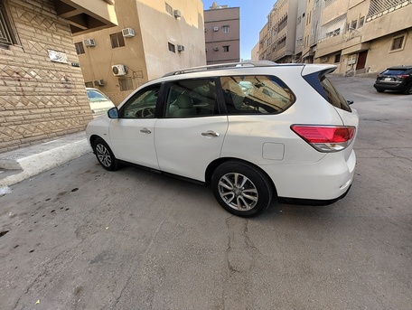 Riyadh, Vehicles, Cars & Trucks , SAR 25000,  Nissan Pathfinder,  2014,  Automatic,  128169 KM,