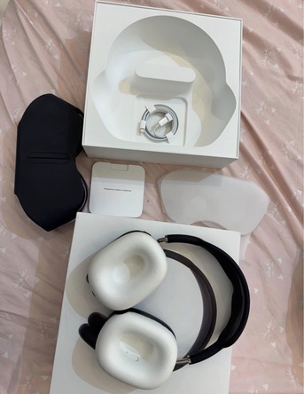 Riyadh, Electronics, SAR 1500,  Apple AirPods Max Over-Ear Headphones Active Noise Cancelling
