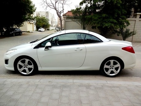Bilad Al Qadeem, Vehicles, Cars & Trucks , BHD 3200,  Peugeot 308,  2013,  Automatic,  170000 KM,   1.6 L  White Coupe Cabriolet Convertible 2 Door Well Maintained