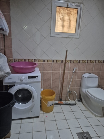 Al Iskan, Rooms Available, SAR 1000/month,  Big Room With Shared Washroom Available For An Executive Bachelor In Iskan