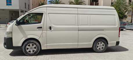 Manama, Vehicles, Cars & Trucks , BHD 4500,  Toyota HIACE - High Roof Cargo Van,  2015,  Manual,  285800 KM,  Very Good Running Condition, AC/Engine/Gear Perfect - Urgent Sale !!