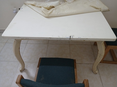 Jidhafs, Furniture, BHD 40,  Handmade Wooden Table With 3 Chairs