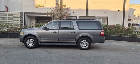 Riyadh, Vehicles, Cars & Trucks , SAR 22000,  Ford Expedition EL,  2013,  Automatic,  504000 KM,  Very Neat And Clean