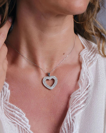 London, Jewelry, GBP 2750,  Premium Necklace With A Diamond Heart Pendant In London.