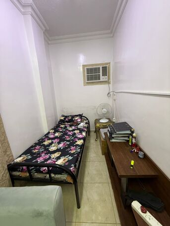 Al Rajhi, Apartments/Houses, SAR 200000/month,  Furnished,  1 BR,  Flat Available In Malaz For Small Family (near National Care Hospital)