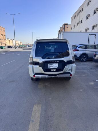 Riyadh, Vehicles, Cars & Trucks , SAR 38,  Mitsubishi Pajero,  2016,  Automatic,  200 KM,  Pajero For Sale