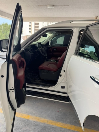 Dammam, Vehicles, Cars & Trucks , SAR 255000,  Nissan Patrol,  2024,  Automatic,  9000 KM,   Top End V6 SE Platinum City  - 3.8 Litres. Only 9,000 Kms, Doctor Driven