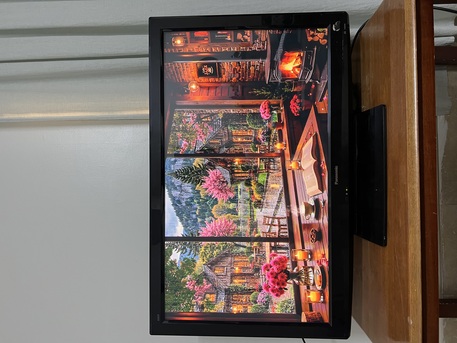 Jeddah, Electronics, SAR 350,  تلفزيون باناسونيك 46 بوصة مع القاعدة (ستان