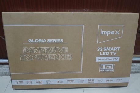 Al Mahdiyah, Household Items, SAR 380,  URGENT: 32" TV FOR SALE (6 MONTH USED) LIKE NEW & SOFA BED