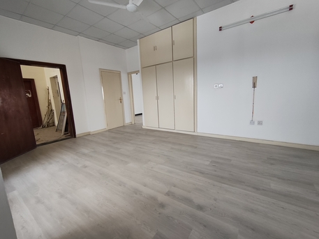 Manama, Apartments/Houses, BHD 190/year,  3 BR,  Khamis Highway:- Spacious 3Bhk Unfurnished Flat On Rent..