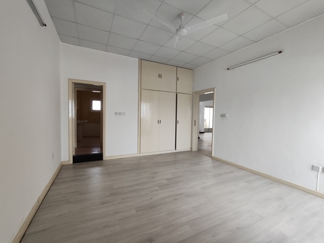 Manama, Apartments/Houses, BHD 190/year,  3 BR,  Khamis Highway:- Spacious 3Bhk Unfurnished Flat On Rent..