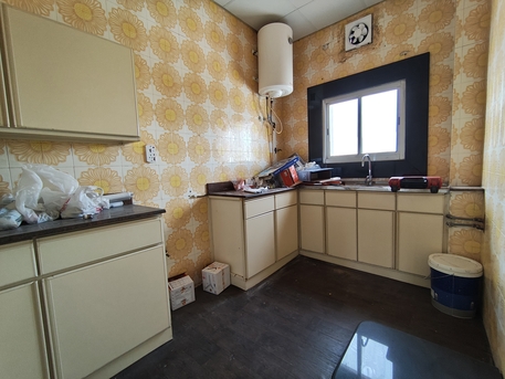 Manama, Apartments/Houses, BHD 190/year,  3 BR,  Khamis Highway:- Spacious 3Bhk Unfurnished Flat On Rent..