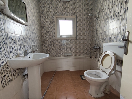 Manama, Apartments/Houses, BHD 190/year,  3 BR,  Khamis Highway:- Spacious 3Bhk Unfurnished Flat On Rent..