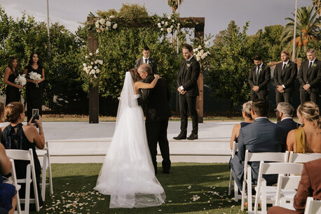 New York, Business, Dreaming Of A Cozy And Stylish Wedding?