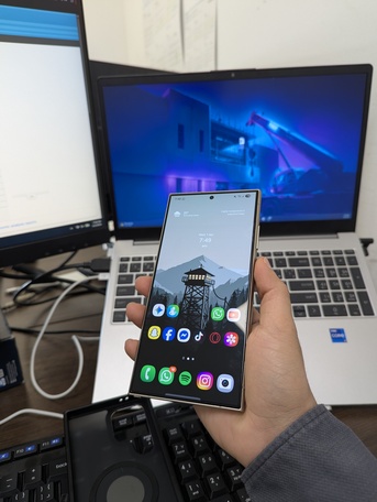 Hofuf, Mobile Phones, SAR 2700,  Samsung S24 Ultra 256gb Natural Titanium, Like Brand New, Full Box, 2 Cases, Front Glass