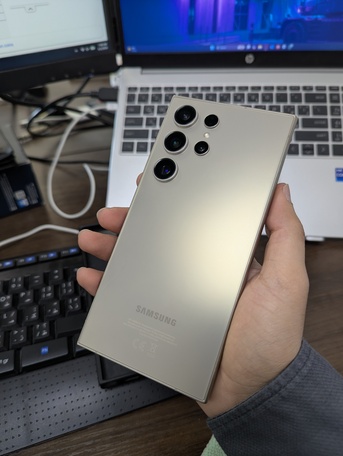 Hofuf, Mobile Phones, SAR 2700,  Samsung S24 Ultra 256gb Natural Titanium, Like Brand New, Full Box, 2 Cases, Front Glass