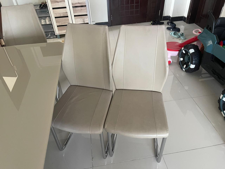 Manama, Furniture, BHD 100,  Dining Table For Sale