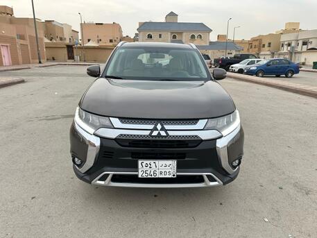 Riyadh, Vehicles, Cars & Trucks , SAR 47000,  Mitsubishi Outlander,  2020,  Automatic,  163000 KM,    Mid Option With 4x4 Car For Sale 7 Seats Accident Free Car