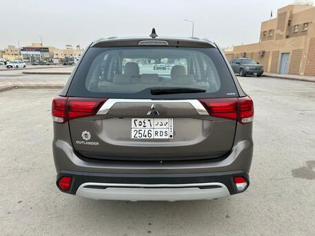 Riyadh, Vehicles, Cars & Trucks , SAR 47000,  Mitsubishi Outlander,  2020,  Automatic,  163000 KM,    Mid Option With 4x4 Car For Sale 7 Seats Accident Free Car