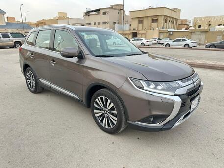 Riyadh, Vehicles, Cars & Trucks , SAR 47000,  Mitsubishi Outlander,  2020,  Automatic,  163000 KM,    Mid Option With 4x4 Car For Sale 7 Seats Accident Free Car