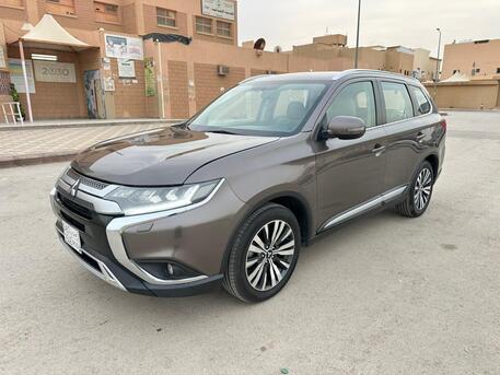 Riyadh, Vehicles, Cars & Trucks , SAR 47000,  Mitsubishi Outlander,  2020,  Automatic,  163000 KM,    Mid Option With 4x4 Car For Sale 7 Seats Accident Free Car