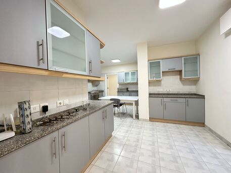 Abdoun, Apartments/Houses, JOD 20000/year,  2 BR,  180 Sq. Meter,  Ground Floor Apartment For Rent In Abdoun