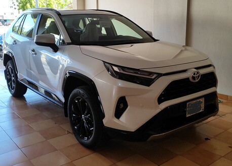 Jeddah, Vehicles, Cars & Trucks , SAR 120000,  Toyota RAV4 Hybrid,  2025,  Automatic,  2400 KM,  XLE White 2400KM Milage
