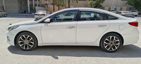 Manama, Vehicles, Cars & Trucks , BHD 2250,  Hyundai Sonata,  2015,  Automatic,  147157 KM,  Sun Roof, Reverse Camera, Android Screen, Clean And Neat Car !