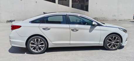 Manama, Vehicles, Cars & Trucks , BHD 2250,  Hyundai Sonata,  2015,  Automatic,  147157 KM,  Sun Roof, Reverse Camera, Android Screen, Clean And Neat Car !