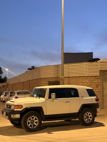 Riyadh, Vehicles, Cars & Trucks , SAR 80000,  Toyota FJ Cruiser,  2016,  Automatic,  301000 KM,    4 Wheel Drive (4WD) 	&bull;	Differential Lock