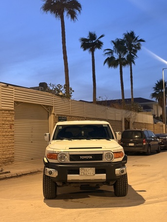 Riyadh, Vehicles, Cars & Trucks , SAR 80000,  Toyota FJ Cruiser,  2016,  Automatic,  301000 KM,    4 Wheel Drive (4WD) 	&bull;	Differential Lock