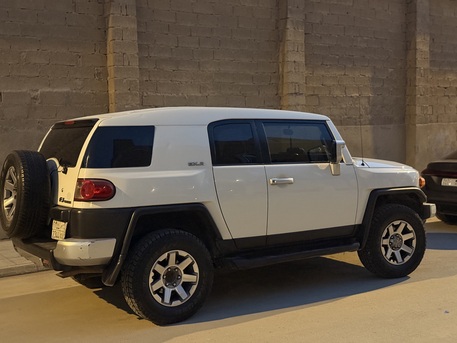 Riyadh, Vehicles, Cars & Trucks , SAR 80000,  Toyota FJ Cruiser,  2016,  Automatic,  301000 KM,    4 Wheel Drive (4WD) 	&bull;	Differential Lock