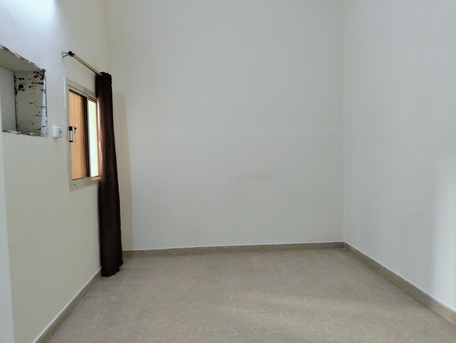 Salmaniya, Apartments/Houses, BHD 140/month,  Studio,  1Room 1Bathroom Studio Flat No Hall .kitchen Ground Flool .with Ewa In -((Salmaniya )))