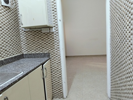 Salmaniya, Apartments/Houses, BHD 140/month,  Studio,  1Room 1Bathroom Studio Flat No Hall .kitchen Ground Flool .with Ewa In -((Salmaniya )))