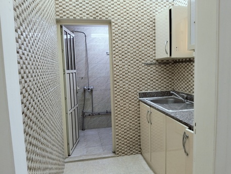 Salmaniya, Apartments/Houses, BHD 140/month,  Studio,  1Room 1Bathroom Studio Flat No Hall .kitchen Ground Flool .with Ewa In -((Salmaniya )))