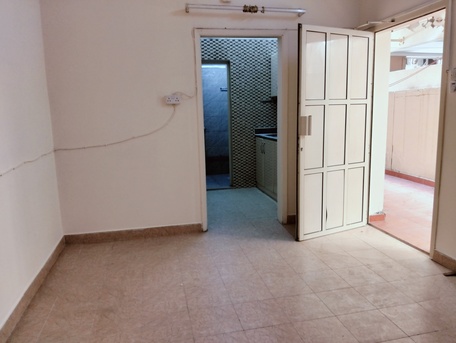 Salmaniya, Apartments/Houses, BHD 140/month,  Studio,  1Room 1Bathroom Studio Flat No Hall .kitchen Ground Flool .with Ewa In -((Salmaniya )))