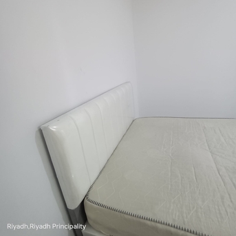 Al Malaz, Furniture, SAR 300,  Urgent Sale Bed With Mattress Queen Size(6Months Used)