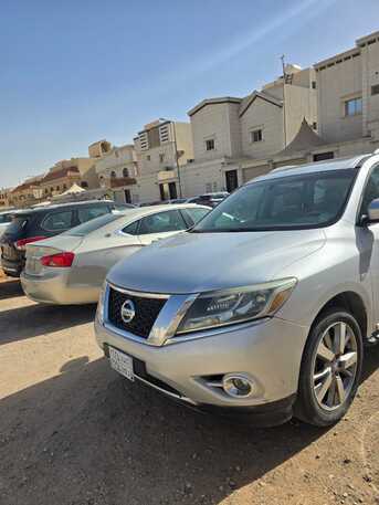 Riyadh, Vehicles, Cars & Trucks , SAR 32000,  Nissan Pathfinder,  2014,  Automatic,  259 KM,  Pthfinder Full Options