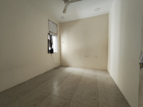 Salmaniya, Apartments/Houses, BHD 180/year,  3 BR,  Salmaniya:- 3Bhk Unfurnished Flat On Rent..