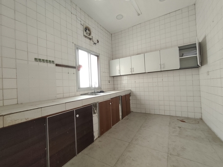 Salmaniya, Apartments/Houses, BHD 180/year,  3 BR,  Salmaniya:- 3Bhk Unfurnished Flat On Rent..