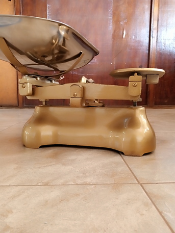 Kampala, Electronics, UGX 250000,  Counter Manual Scales With Stainless Steel Oblong Tray