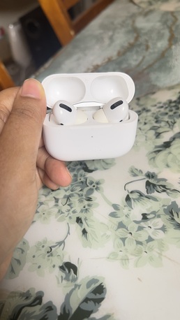 Riyadh, Mobile Phones, SAR 600,  Apple AirPod Pro For Sale In Mint Condition