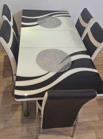 Riyadh, Furniture, SAR 650,  Perfect Extendable Dinning Table With 6 Chairs In New Condition
